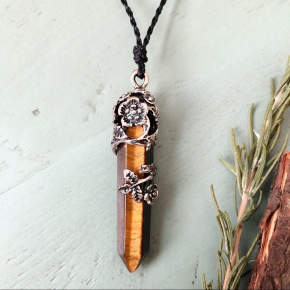 Vintage Jewelry - Tiger’s Eye Point Antique Metal Pendant Necklace